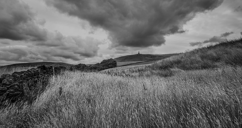 Stoodley-Pike-01 Lustre 3x2+220+250 
 Stoodley Pike 
 Keywords: Stoodley Pike, monument, Yorkshire, Calderdale